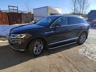 2018 Volkswagen Touareg III, коричневый, 7000000 рублей, вид 3