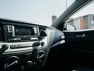 2017 Hyundai Solaris II, белый, 999999 рублей, вид 5