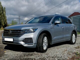 2020 Volkswagen Touareg III, серебристый, 4990000 рублей, вид 1