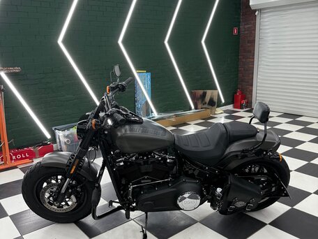 2018 Harley-Davidson Fat Bob, серый, 1790000 рублей, вид 1