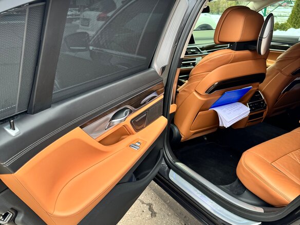 2019 BMW 7 серии Long 730Ld xDrive VI (G11/G12) Рестайлинг, серый, 5000000 рублей - вид 13