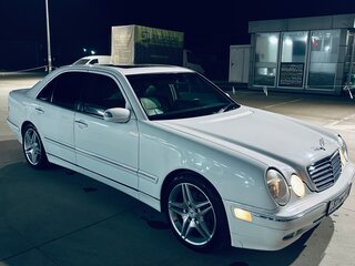 2001 Mercedes-Benz E-Класс 320 II (W210, S210) Рестайлинг, белый, 800000 рублей, вид 1