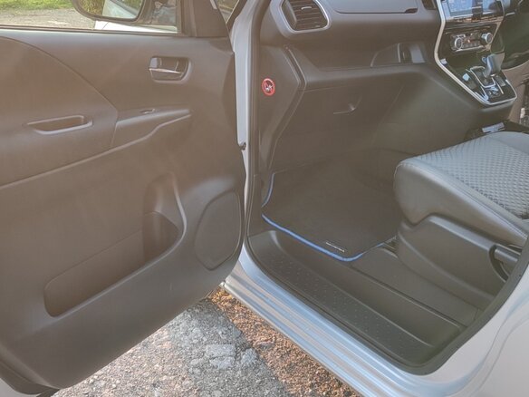 2020 Nissan Serena V (C27) Рестайлинг, серебристый, 2800000 рублей - вид 35