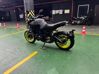 2018 Yamaha MT-09 (FZ-09), серый, 875000 рублей, вид 5