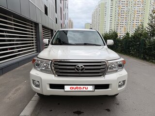 2012 Toyota Land Cruiser 200 Series Рестайлинг 1, белый, 4000000 рублей, вид 1