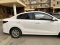 2022 Kia Rio IV Рестайлинг, белый, 1300000 рублей - вид 4