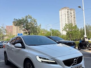 2018 Volvo V40 II Рестайлинг, белый, 1180000 рублей, вид 3
