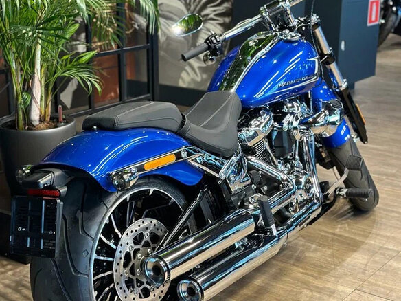 2024 Harley-Davidson Breakout, синий, 3100000 рублей - вид 2