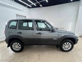 2018 Chevrolet Niva I Рестайлинг, зелёный, 669000 рублей, вид 3