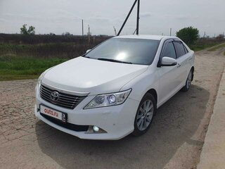 2013 Toyota Camry VII (XV50), белый, 1900000 рублей, вид 1