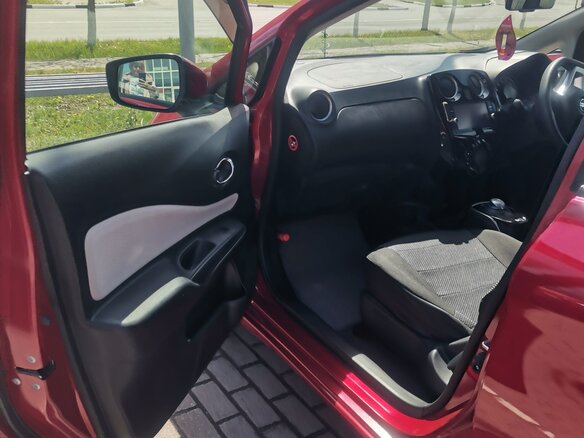 2018 Nissan Note e-Power II Рестайлинг, красный, 1620000 рублей - вид 5