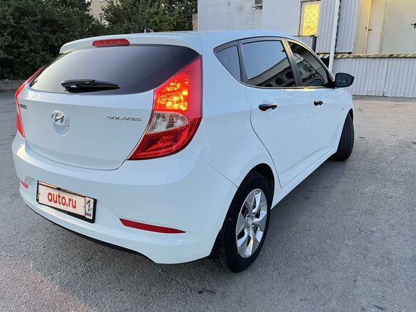2015 Hyundai Solaris I Рестайлинг, белый, 1200000 рублей - вид 5