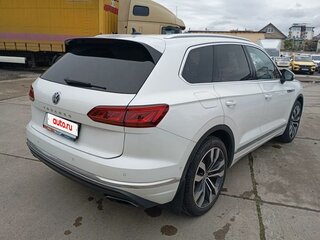 2020 Volkswagen Touareg III, белый, 5180000 рублей, вид 4