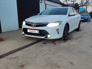 2016 Toyota Camry VII (XV50) Рестайлинг, белый, 2000000 рублей, вид 3
