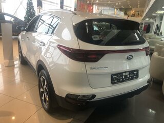 2019 Kia Sportage IV Рестайлинг, белый, 2400000 рублей, вид 4