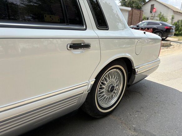 1992 Lincoln Town Car II, белый, 2250000 рублей - вид 12