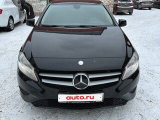 2013 Mercedes-Benz A-Класс 180 III (W176), чёрный, 900000 рублей, вид 3