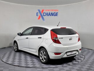 2013 Hyundai Solaris I, белый, 599000 рублей, вид 4