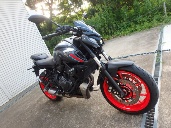 2021 Yamaha MT-07 (FZ-07), серебристый, 890000 рублей
