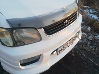 1999 Toyota Town Ace Noah III, белый, 750000 рублей, вид 2