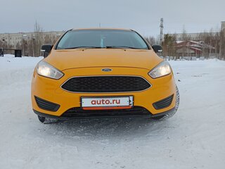 2015 Ford Focus III Рестайлинг, жёлтый, 800000 рублей, вид 3