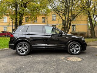 2018 Volkswagen Tiguan II, чёрный, 2570000 рублей, вид 4