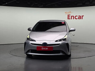 2021 Toyota Prius IV Рестайлинг (XW50), серый, 1620100 рублей, вид 1