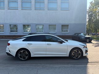 2021 Kia K5 III, белый, 2350000 рублей, вид 2