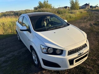 2014 Chevrolet Aveo II, белый, 950000 рублей, вид 2