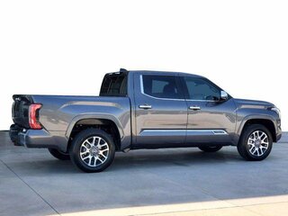 2024 Toyota Tundra CrewMax III, серый, 9848957 рублей, вид 2