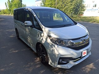 2015 Honda Stepwgn V, белый, 2150000 рублей, вид 3