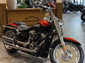 2025 Harley-Davidson Fat Boy, красный - вид 4