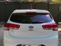 2017 Kia Rio III Рестайлинг, белый, 1320000 рублей - вид 4