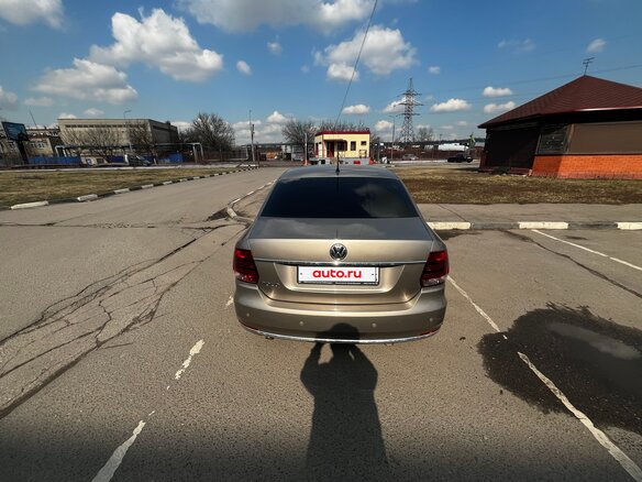 2015 Volkswagen Polo V Рестайлинг, бежевый, 1379000 рублей - вид 6