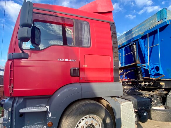2008 MAN TGA, красный, 3500000 рублей - вид 2