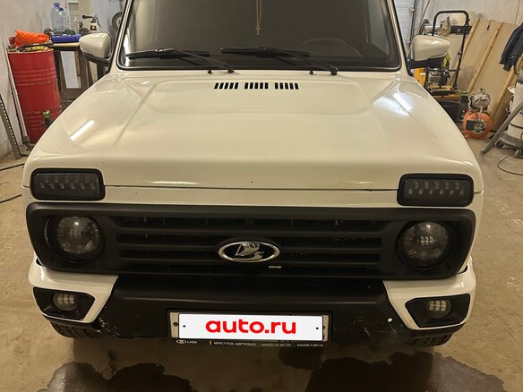 2017 Lada (ВАЗ) 2121 (4x4) Urban I Рестайлинг, белый, 900000 рублей - вид 1