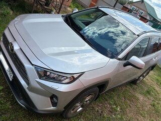 2021 Toyota RAV4 V (XA50), серебристый, 3500000 рублей, вид 1
