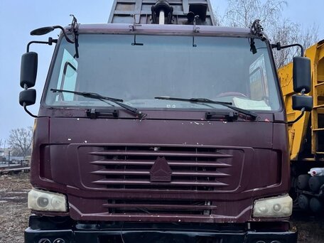 2011 Sinotruk Howo ZZ3327, красный, 1500000 рублей, вид 1