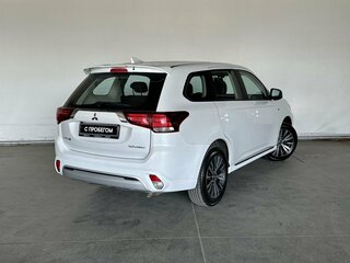2022 Mitsubishi Outlander III Рестайлинг 3, белый, 1825000 рублей, вид 5