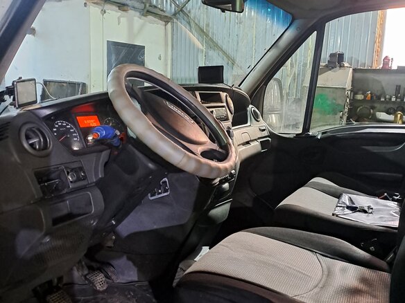 2015 Iveco Daily, зелёный, 1600000 рублей - вид 3