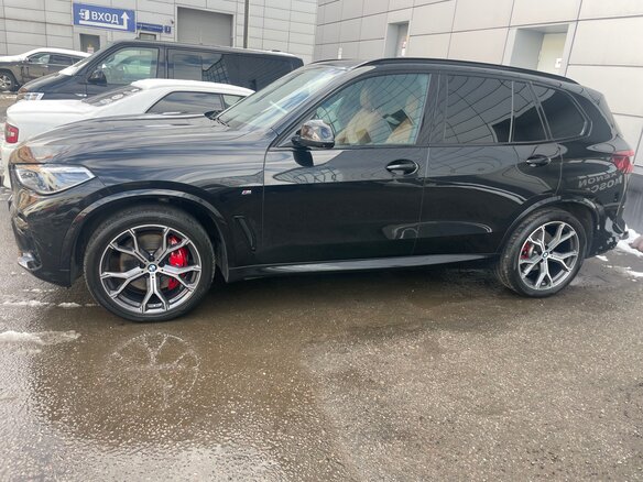 2021 BMW X5 30d IV (G05/G18), чёрный, 7850000 рублей - вид 4