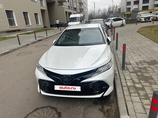 2020 Toyota Camry VIII (XV70), белый, 3950000 рублей, вид 3