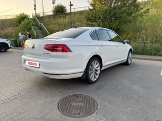 2017 Volkswagen Passat B8, белый, 2040000 рублей, вид 4