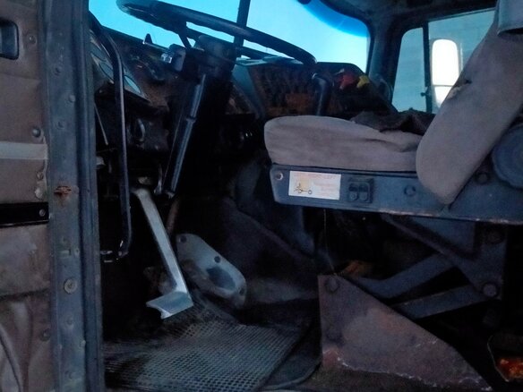 1999 International 9000 Series, бежевый, 520000 рублей - вид 1