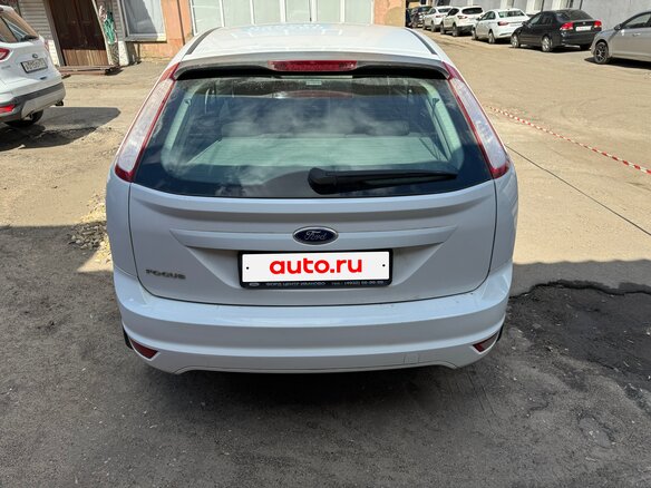 2011 Ford Focus II Рестайлинг, белый, 1000000 рублей - вид 3