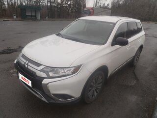 2018 Mitsubishi Outlander III Рестайлинг 3, белый, 2037716 рублей, вид 3