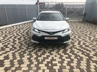 2021 Toyota Camry VIII (XV70) Рестайлинг, белый, 5500000 рублей, вид 1