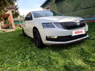 2018 Skoda Octavia III (A7) Рестайлинг, белый, 1900000 рублей, вид 2