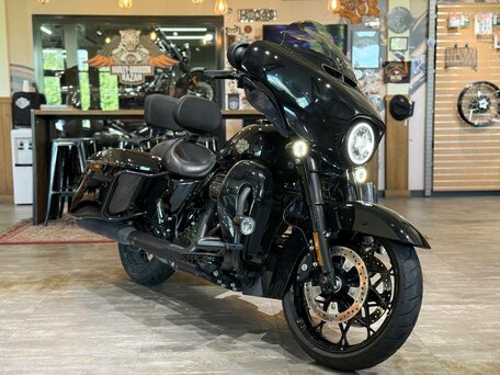 2022 Harley-Davidson Street Glide, чёрный, 2700000 рублей, вид 2