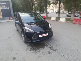 2019 Toyota Sienta II Рестайлинг, чёрный, 1600000 рублей, вид 2